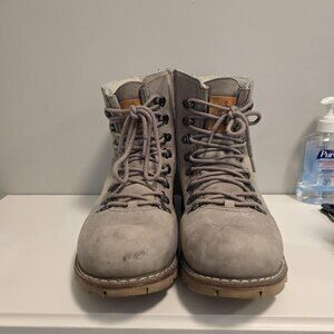 Royal Canadian Aldershot Boots are rugged winter footwear design